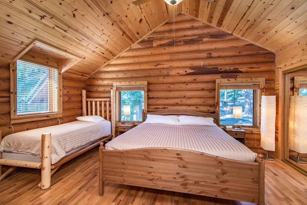 Log  W/ Hot Tub, Billiards & Mt. Tallac Views 4 Bedroom Home
