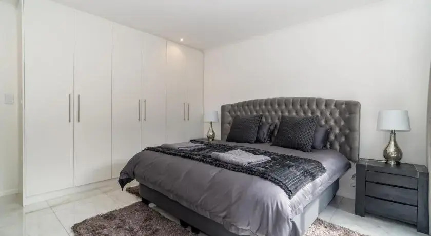 Hout Bay Gem - Elise Way