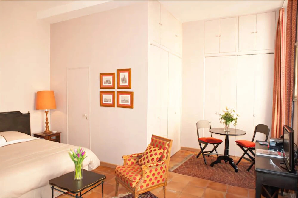 Hotel Du Quai Voltaire