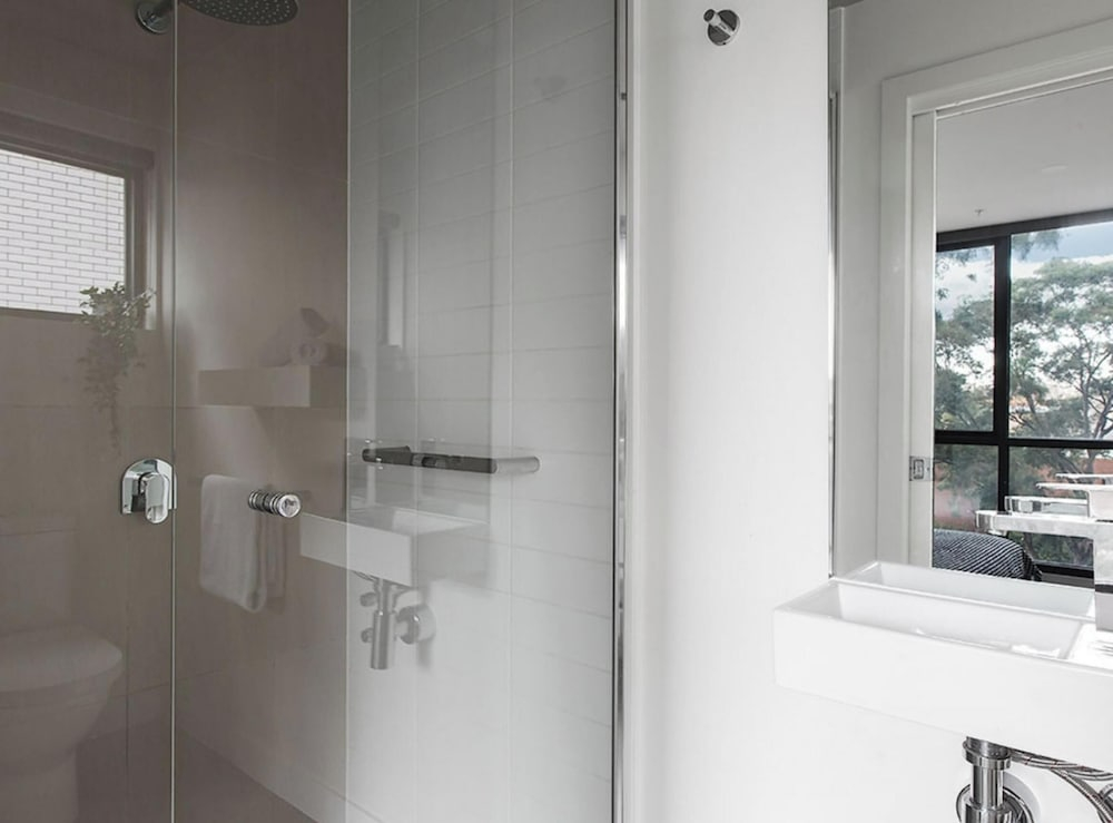 2 bed Apartment in Trendy Collingwood