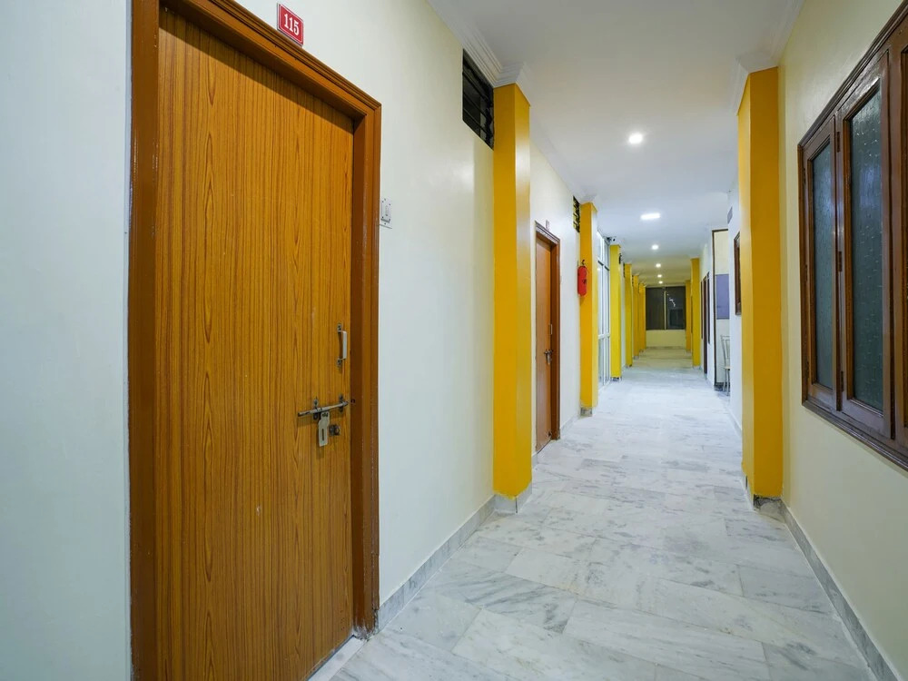 OYO 19121 V G Guest House