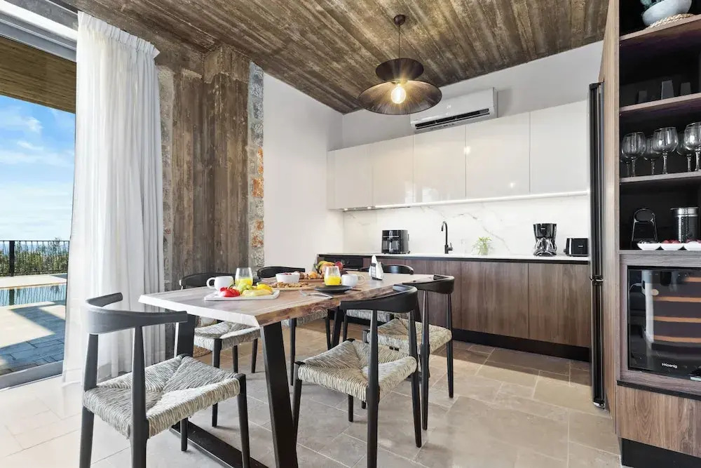 Petres Luxury Villas with heated private pool