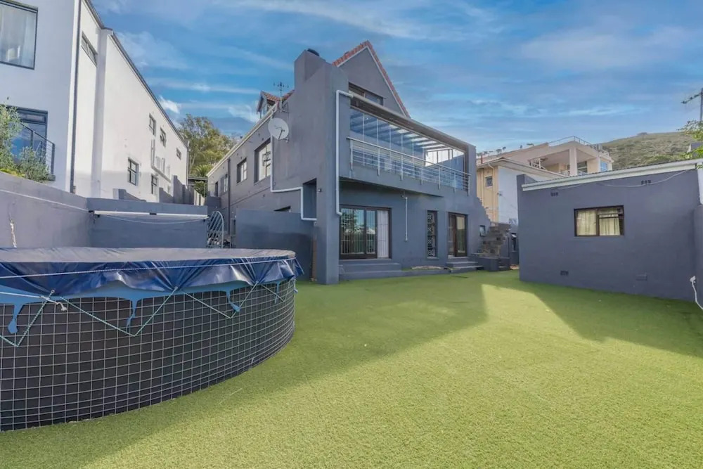 Spacious 4Br Home In Bo Kaap With Mountain And Ocean View 5 min From Cape Town CBD
