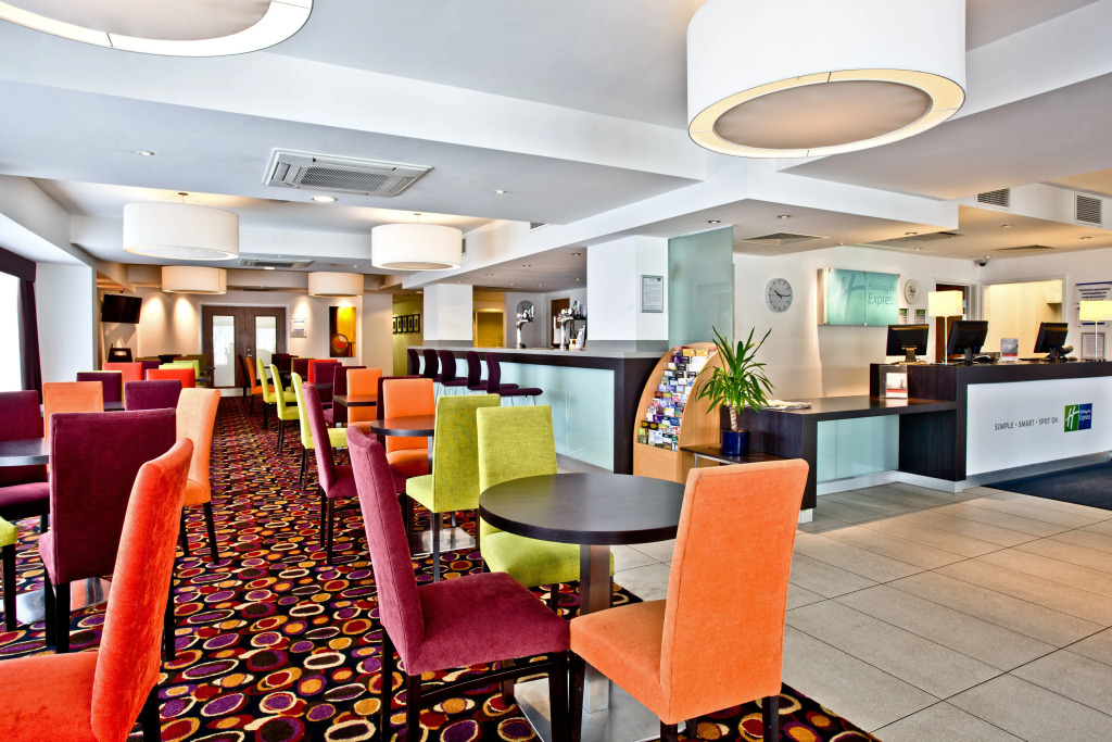 Holiday Inn Express Birmingham–South A45