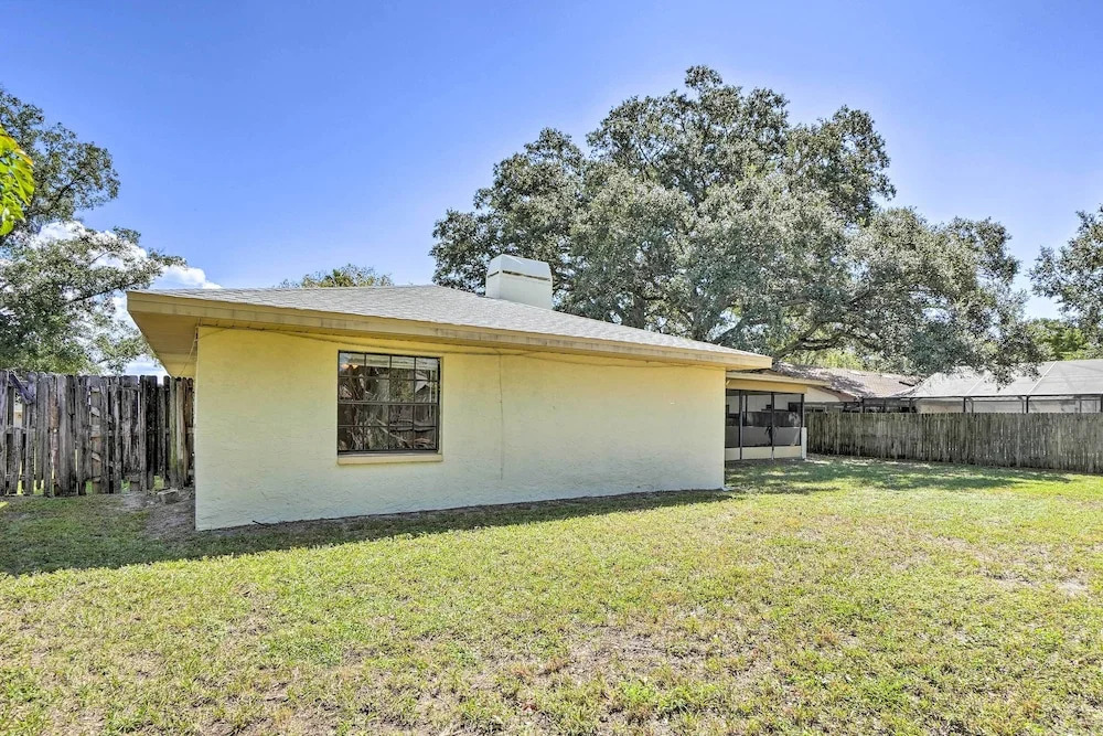 3 Mi to Philippe Park & Pier: Stunning Retreat