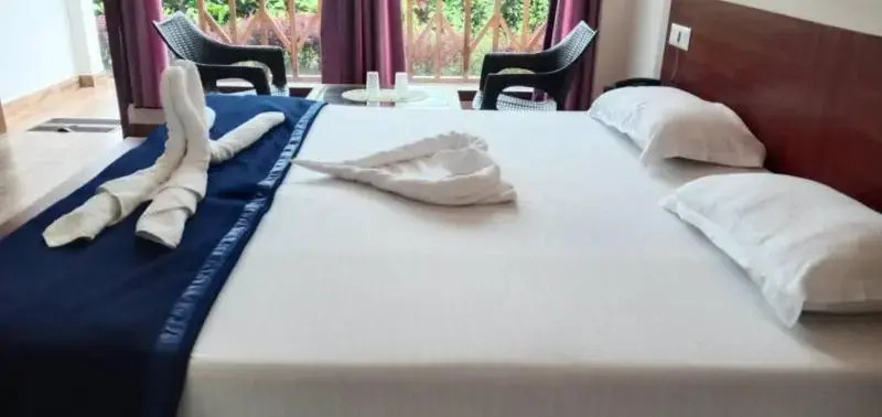 Hotel Exotica Squares Beach Resort