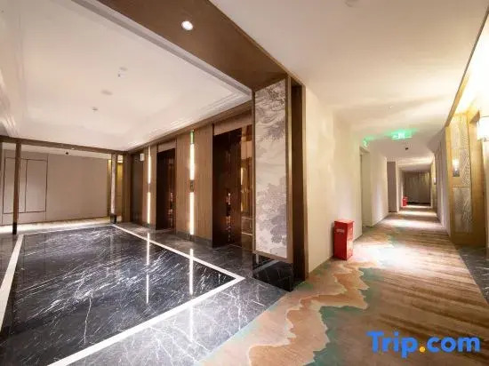Ramada Encore Hotel (Wuhan Wangjiawan Yulong Road Subway Station Shop )