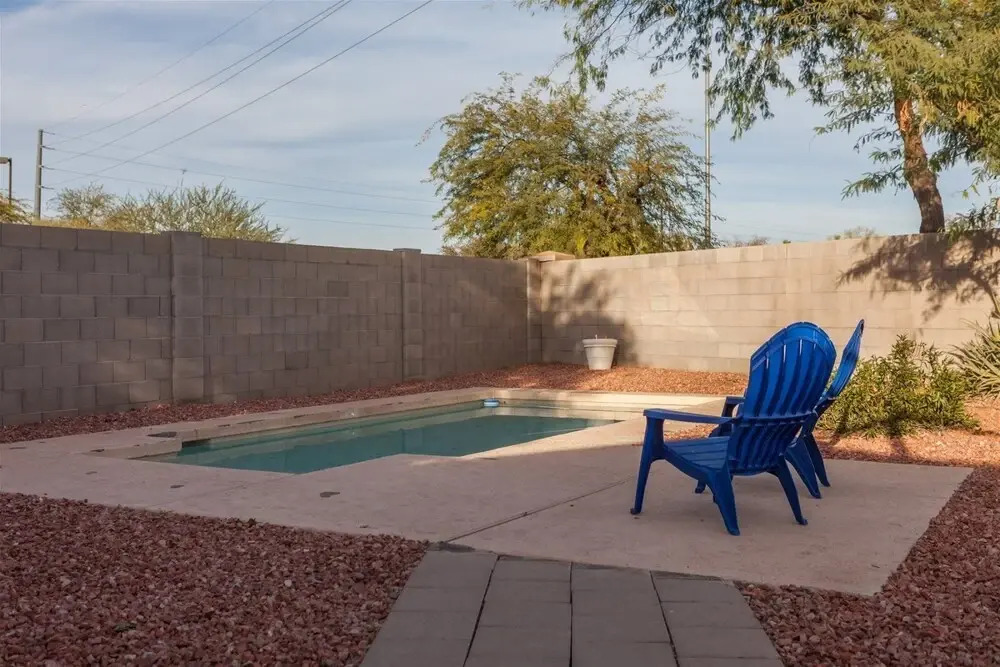 2821 Avondale