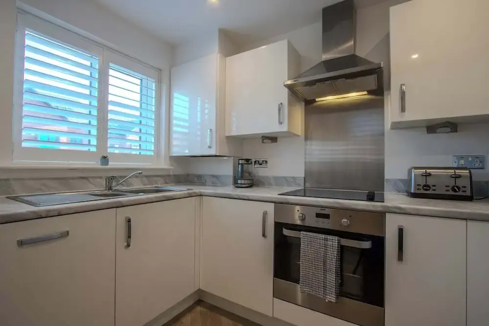 Modern 2-bed House In Swinton - Private Parking