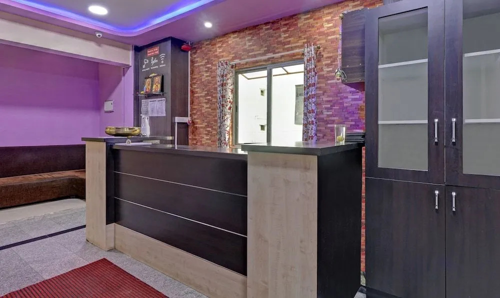 Guru Comfort, 100m from Apollo Hospital