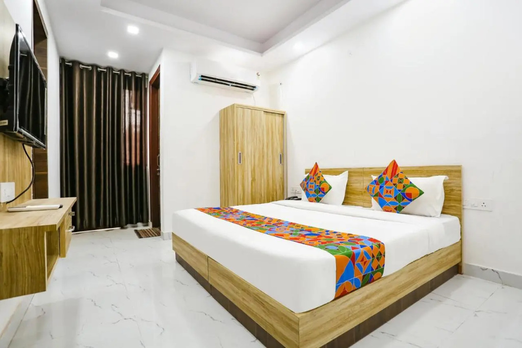 FabHotel New Silver Crown