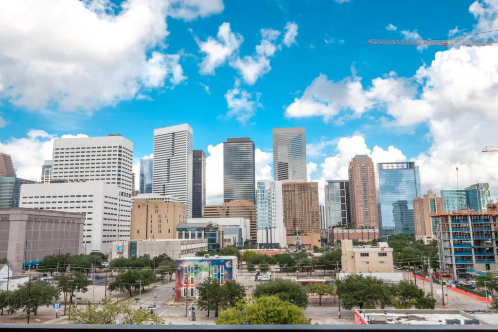 Huge Condo Great Price I Downtown Houston