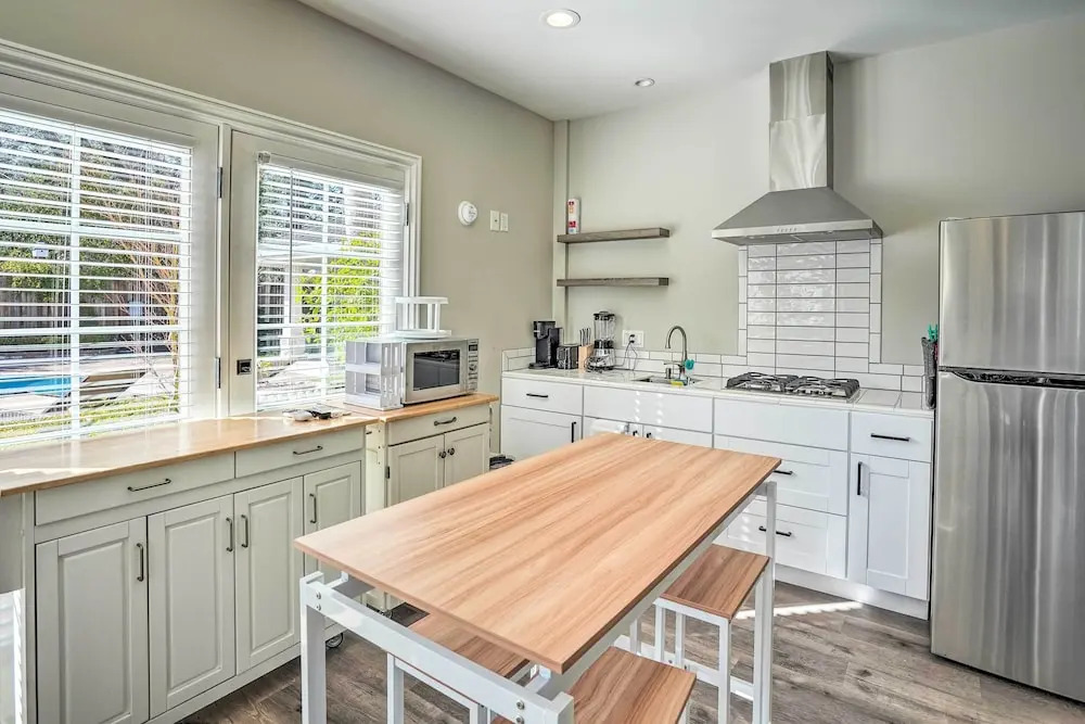 Pleasant Hill Studio w/ Pool & Hot Tub Access