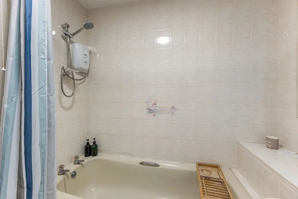 Central Apartment 3B