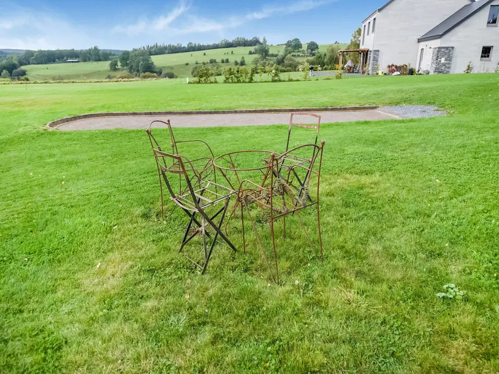 Tranquil Holiday Home in Mont with bubble bath, Terrace, Garden