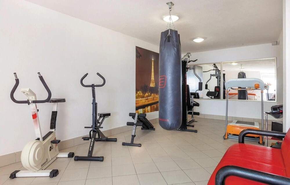 Beautiful Home in Makarska With Wifi and 7 Bedrooms