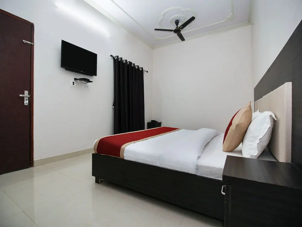 OYO Flagship 15683 The Heritage Hotel