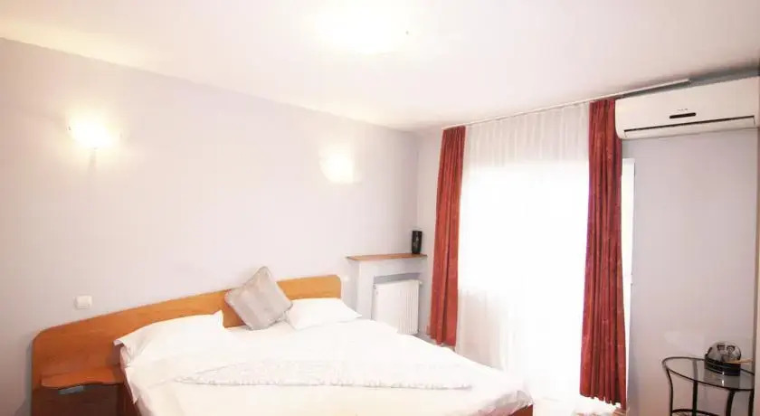 Domino 2BD Apartment UniriiI Square