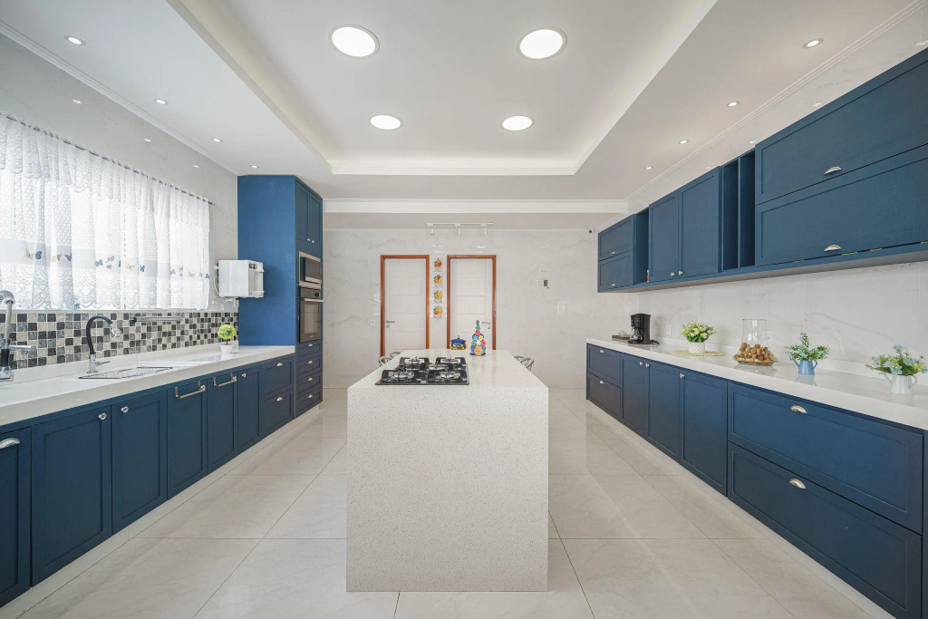 Casa Moderna com Quatro Suítes no Canal da Marina