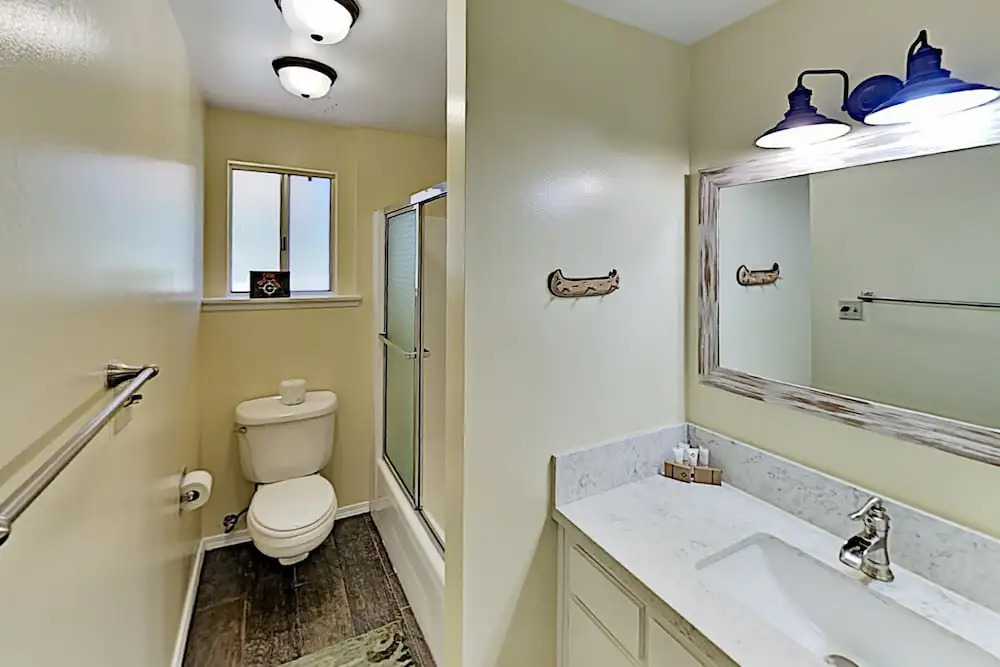 New Listing! All-suite Forest W/ Hot Tub 3 Bedroom Home