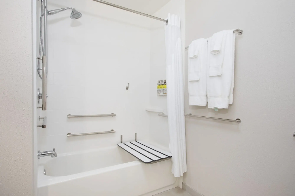 Holiday Inn Express & Suites - Lexington W - Versailles by IHG