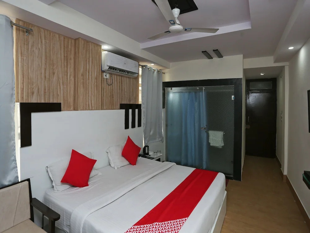 OYO 35366 Hotel Shiv Murti