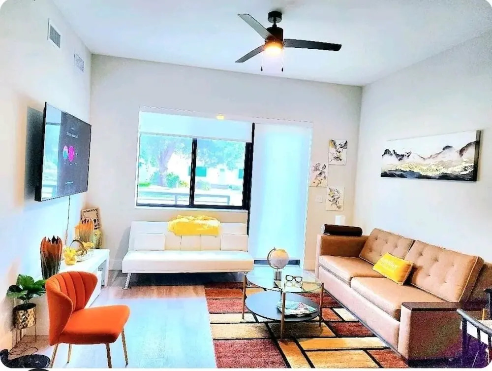 Lux and Cozy 2beds 2 Baths up to 8 guest