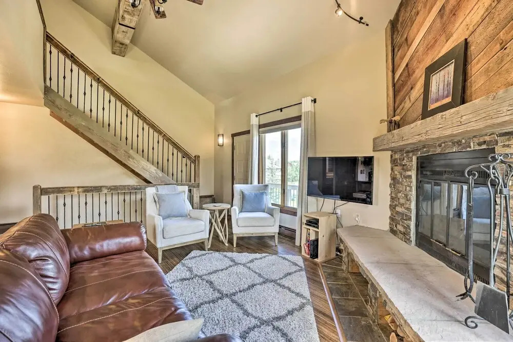 3-story Home w/ Balcony ~ 6 Mi to Winter Park!
