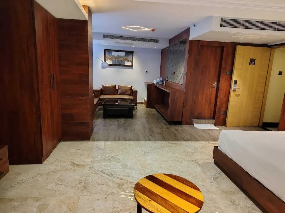 Luxus Inn Hotel