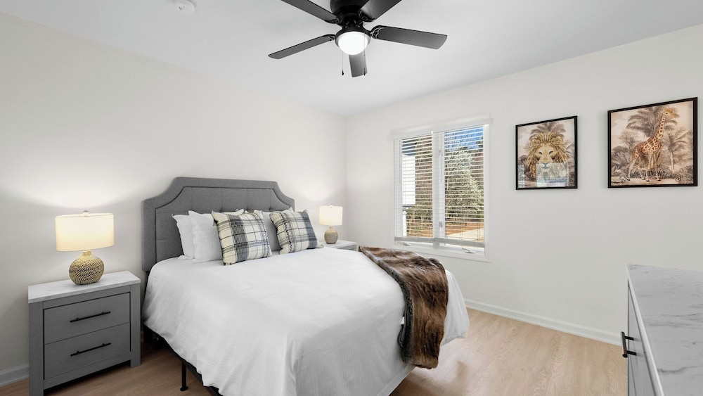 Knotty Pines by Avantstay Lake Views, Renovated