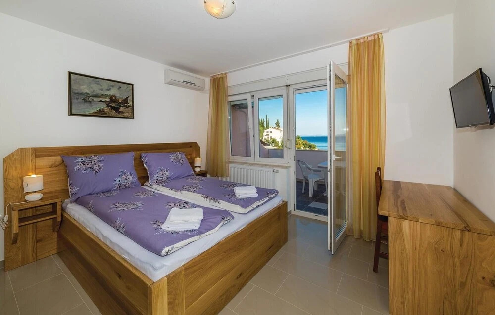 Amazing Home In Okrug Gornji