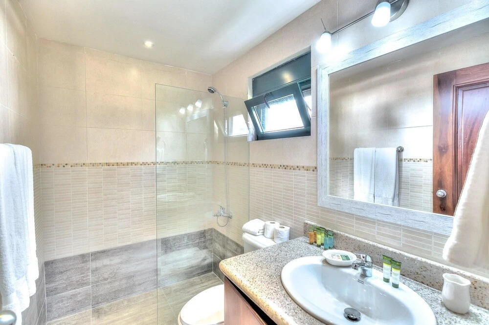 Lovely Apartment With Direct Pool Access