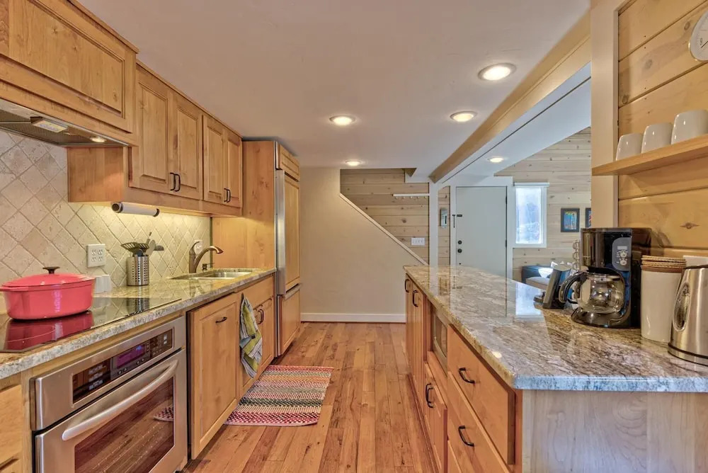 Pole House #13 by Village Properties at Sunriver