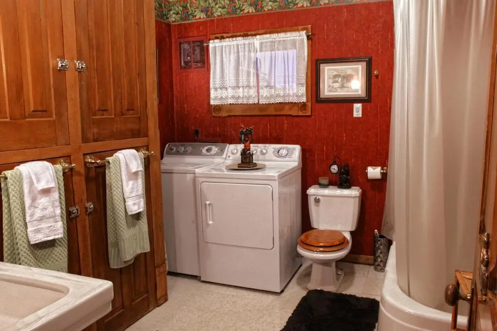 The Queen, A Victorian Bed & Breakfast