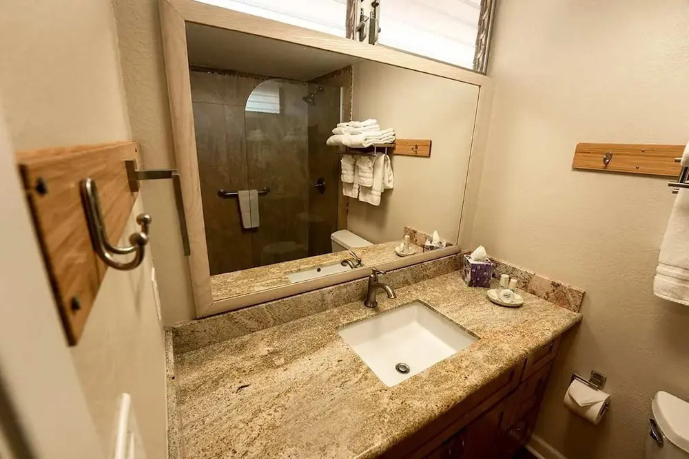 Kahana Oceanfront Gem w Gym Pool AC Comfort Walk to Dining