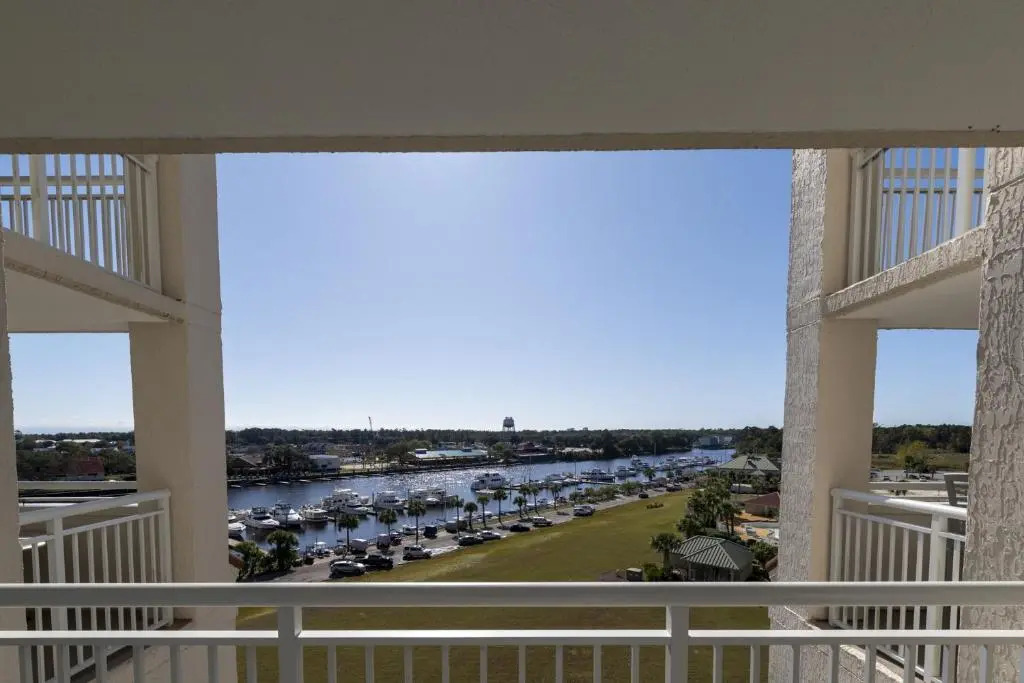 Yacht Club Villas #1-703