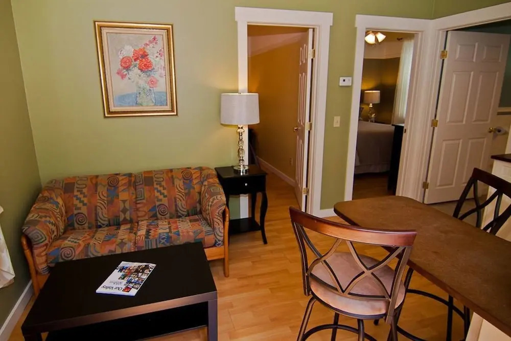 Lori Lanes 'romeo Cottage' ~ 2 Bedroom ~ Downtown