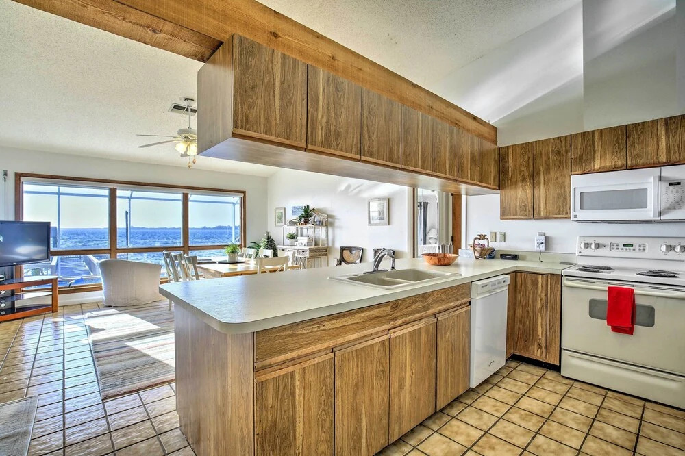 Bayfront Palmetto Retreat With Pool, Spa & Dock!