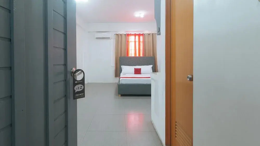 RedDoorz at Najar Residences near NAIA Terminal