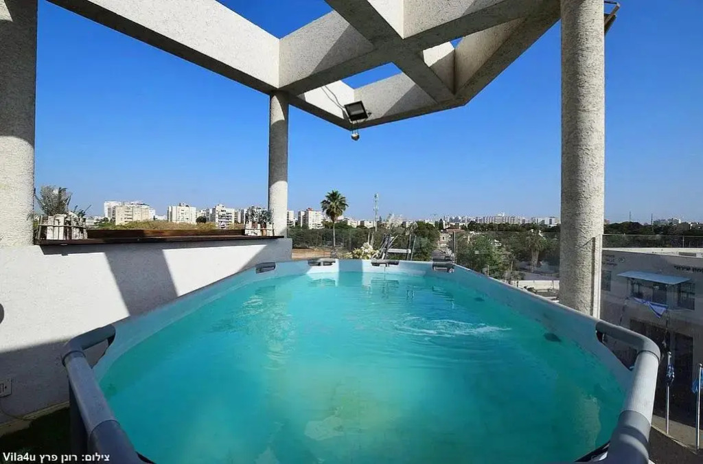 Luxurious Penthouse in Tel Aviv with Pool