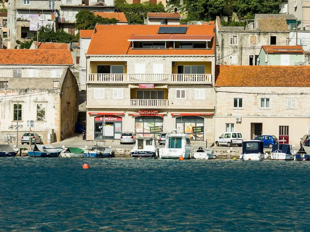 Modern Apartment in Korčula with Terrace