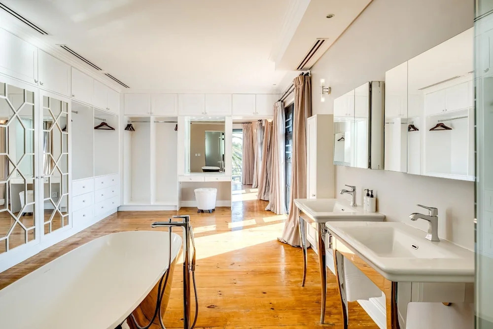 2bed Apt 5min Walk From Camps Bay Central Escape