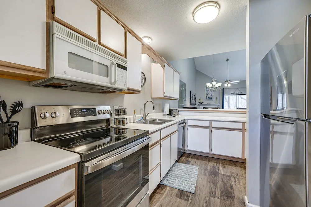 Lakefront Branson Penthouse w/ Resort Amenities!