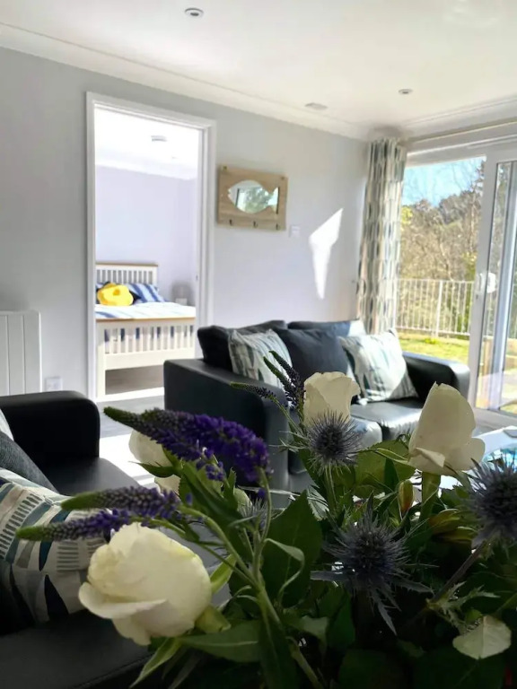 2 Bed Villa Sleeps 4 - Wifi Garden Sea Views