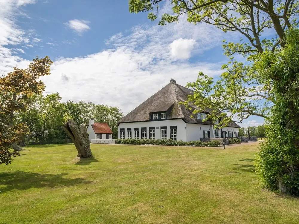 Farmhouse Apartment Near De Slufter