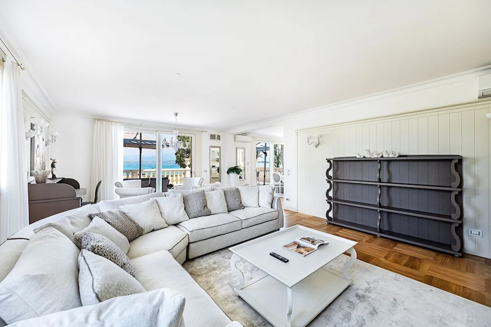 Luxury Lake Front Catullo A2 by Wonderful Italy