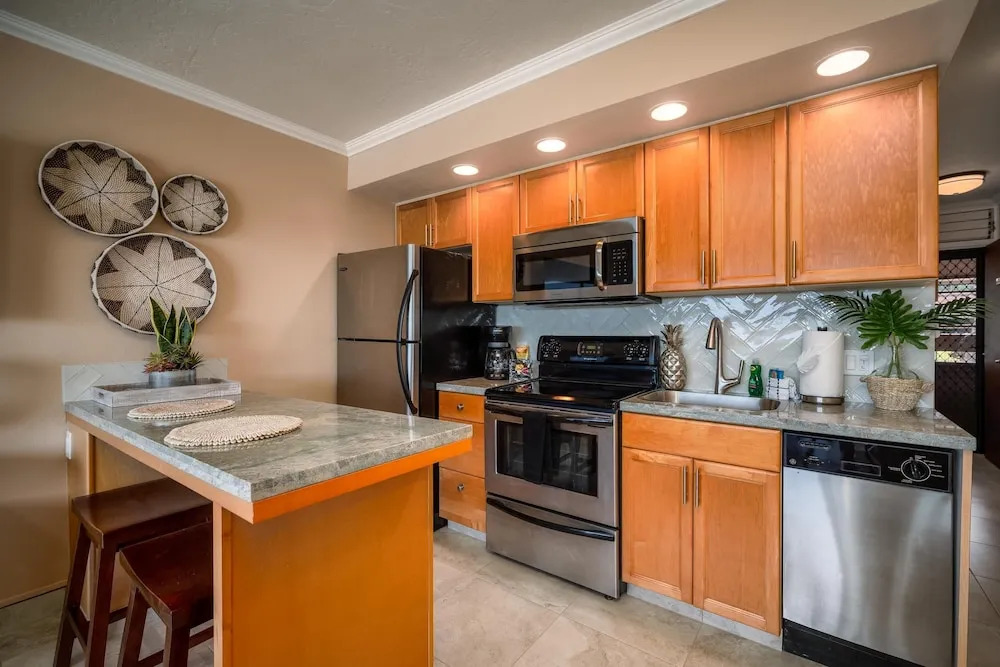 Kuleana 409 Oceanfront 1 bedroom 1 bath condo 1 Condo by RedAwning