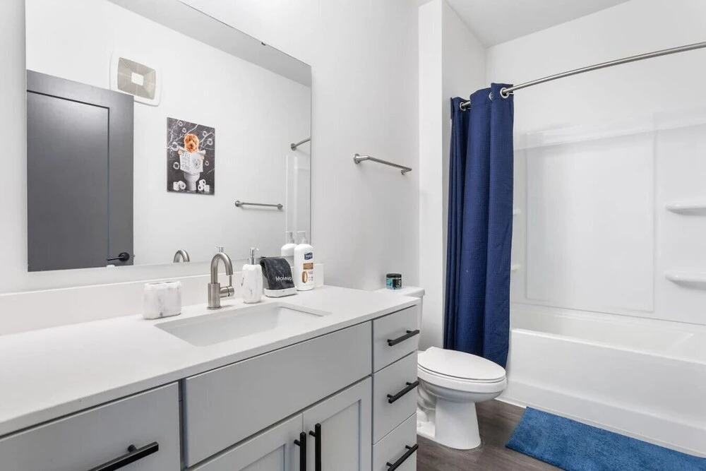 Bright & Cozy 2BR Retreat W/parking Broad Ripple