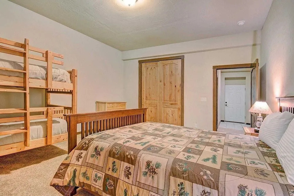Red Mountain Lodge