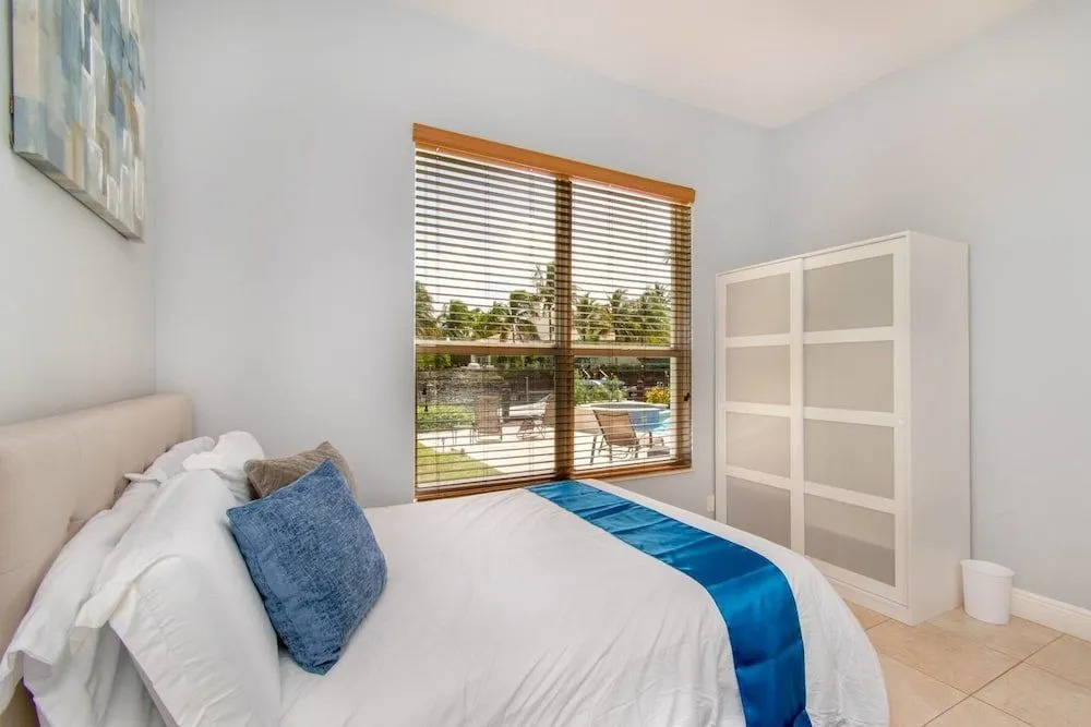 Gorgeous 5 Bedroom Home w/heated Pool Canal Front